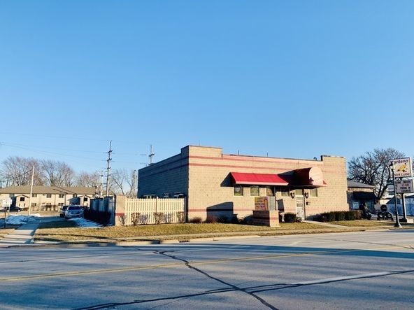 MANTENO - INVESTMENT OPPORTUNITY - BAR: 178 N Locust St, Manteno, IL 60950